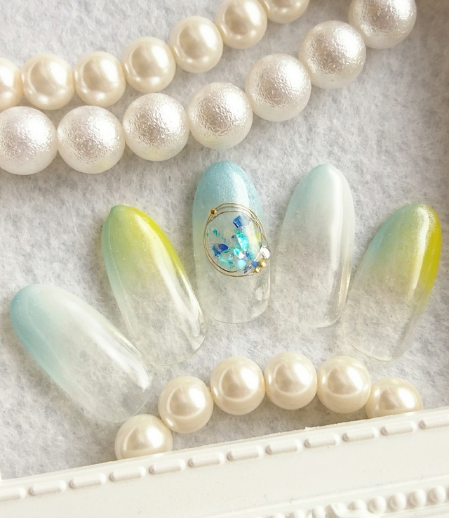 黄色青のグラデーションの背景を抽象化します。カラフルなぼやけた壁紙の背景Premium写真