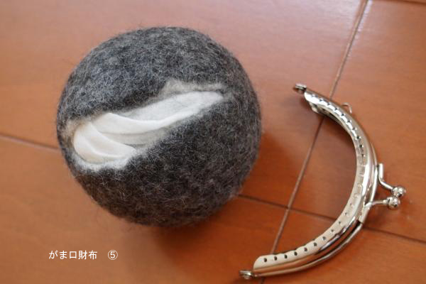 ブサカワ猫のがま口✨ なんか不思議と見れば見るほど いい感じに思えてくる🤣 私 もしかして疲れてるぅ？猫ですが猫モチーフ雑貨手作りがま口財布羊毛フェルト雑貨可愛いがま口がま口ブサカワころころやcreemaで販売予定