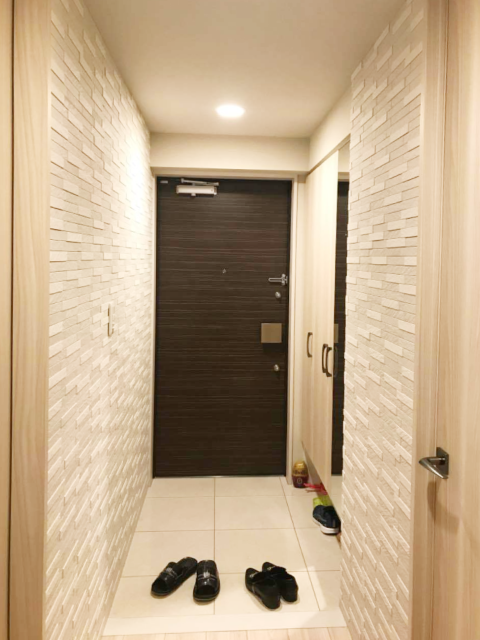 つくば市 マンション玄関にエコカラットつくば市住宅リフォーム・リノベーション専門のLIXILリフォームショップ