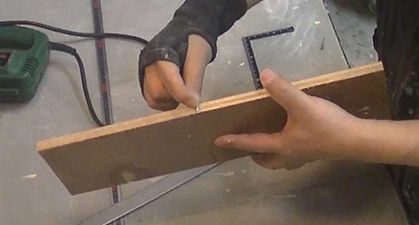 ジグソーで90cmの直線を切る