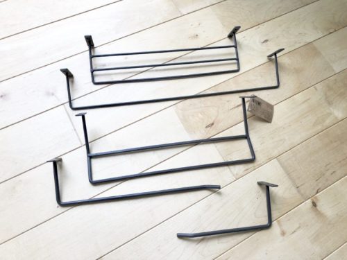 100均セリアのアイアンバーでスパイス収納&鍋蓋収納をお手軽DIY - 北欧ミッドセンチュリーの家づくり