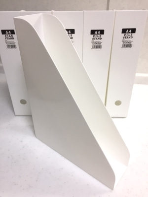 100均「A5トレー縦型」の商品情報とサイズ・収納例。セリアで販売 4973430003636