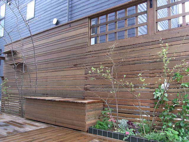 おしゃれな外構フェンス12選をタイプ別に紹介！選び方と施工事例10選