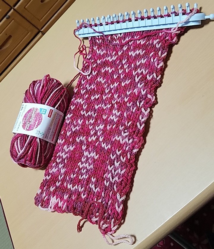 ダイソーの編み物キットで冬小物を作って上司にプレゼントした結果