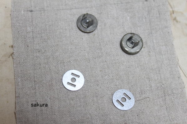 隠しマグネットの可愛い付け方—おもてから見えないけど実はめっちゃ使えるやつだったphoenix blog１９２６年創業の革素材問屋のスタッフが、レザークラフトのあれこれを語ります