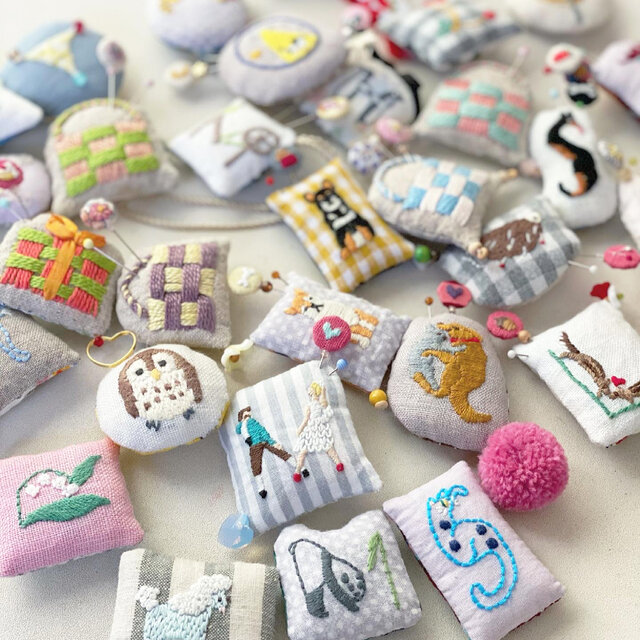 Amazon.co.jp: YUHENGCT 200PCS まち針 待ち針 和裁 洋裁 針刺し針山 縫製ピン ケース付き DIY用 手芸用品 多色縫製道具 縫いステッチ位置針固定 4種類のデザイン、各50個: ホビ