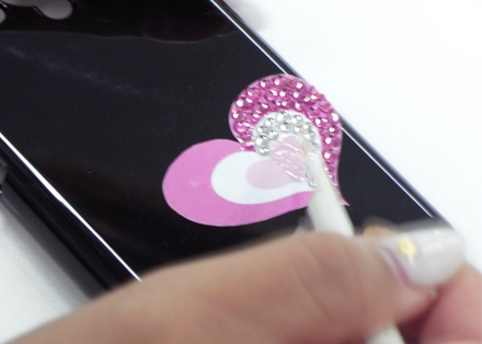 ラインストーン デコ電 を自在にデザインするフリーアプリ。 イラストを絵にして見る＜ストーン絵3＞。 スワロフスキーby pp_narrator- YouTube