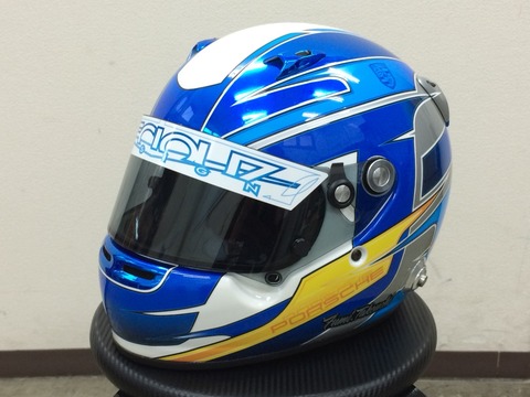 製作・施行事例ヘルメットラッピング 今回、アドバンスMCの眞鍋様の ヘルメットをデザインから製作施工 させて頂きました!ご依頼頂いた際にお気持ちとして、 5枚目のようなステッカーを プレゼントさせて頂いております!ヘルメットラッピングアドバンスMC