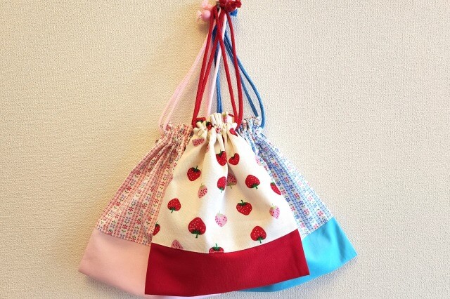 簡単！フリル口がかわいい巾着袋の作り方 - 縫いナビ 生地のマルイシ