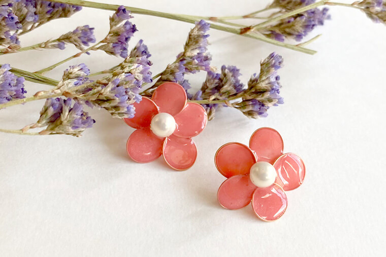 ワイヤーとディップアートでフラワーアクセサリー作り - 日本紐釦貿易大阪の手芸用品・服飾材料の卸売・仕入れ専門店