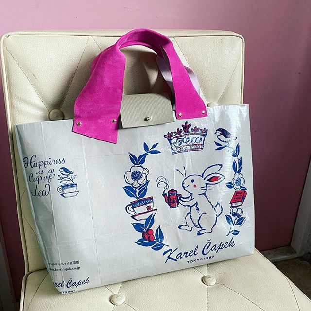 ドナルドダックの不織布ビニールバッグ 景品？ を分解してジュートマイバック風のショルダーバッグにリメイクしました。 - YouTube