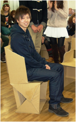 3年ぶりの県庁でのダンボール椅子の展示 建築学科2年生- 前橋工科大学 建築学科