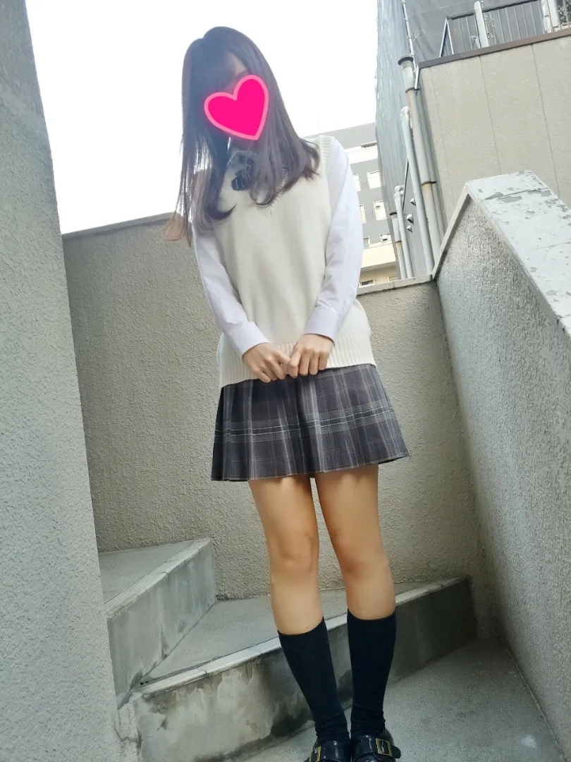 性的なサービスは絶対にいけない。しかし」女の子に5万円をチラつかせて“一線を越える男性客”も…「大阪のJKリフレ」驚きの違法サービスの実態 |  文春オンライン