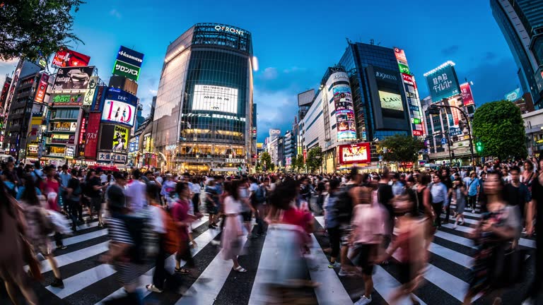 2,156 渋谷 交差点 俯瞰 Stock Videos, Footage, & 4K Video Clips - Getty Images渋谷スクランブル交差点,真俯瞰 人