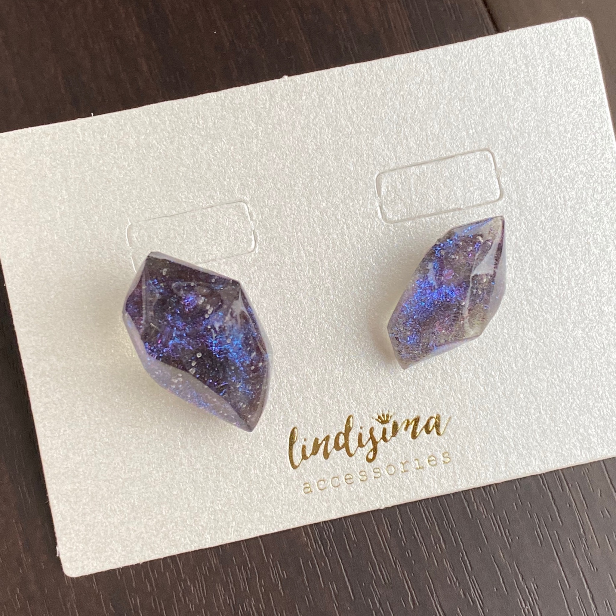 レジン宇宙塗りで100均小物入れをデコろう！映える宇宙塗りのポイントは？手作りアクセサリー初心者からハンドメイド作家をめざそう