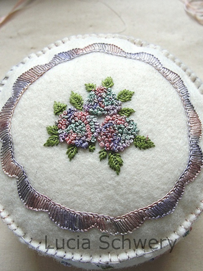 フレンチノットステッチで作る刺繍ピアス。裂き織余りたて糸の活用法。 - さっこらにっぽんじん