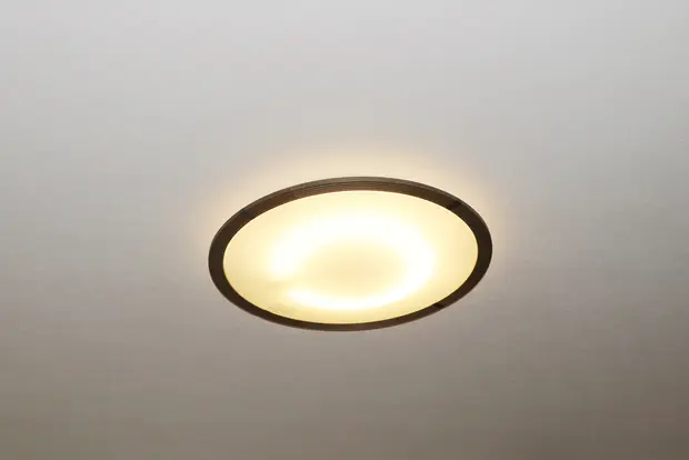 ASCII.jp：Windows 10のディスプレイの輝度が勝手に変わるのを止める方法