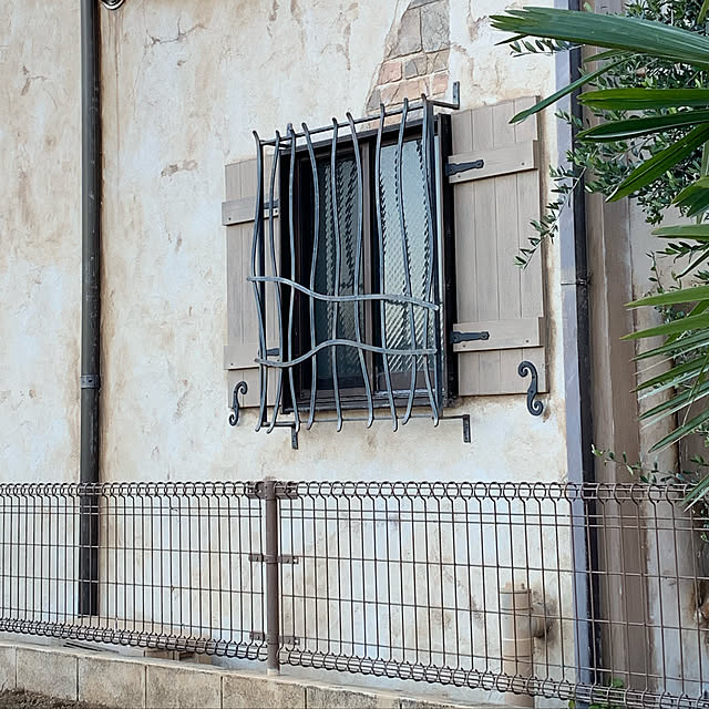 鎧戸と鉄鋲。 - 建築デザイナーの日記 la Station architects & interior design