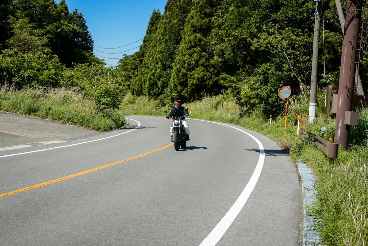 突如開ける大絶景! 九州ツーリングのハイライト：熊本／大分 湯布院日田往還〈モトツー的ニッポン絶景道〉│WEBヤングマシン｜新車バイクニュース