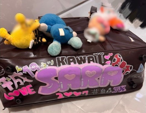 9選 スクバの映え方😉👜💖 JKだけの特権😽👍🏻💘 スクバで映える方法を紹介するよ🤳🏻✨ らくがきやデコも参考になるからぜひ保存して真似してみてね👀❕ 🟠photo by⚪️ @ot_s1m @los2xm @_me.a04 @iwveyh @yyyui021@yuui.__.goigoi @mio__.6 @3__mle @4qyfxz