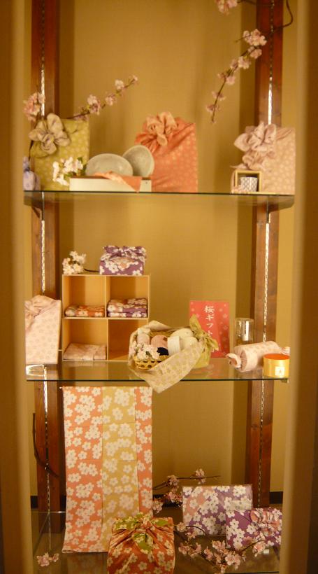 さくらラッピングで春のギフト＆売り場に！ギフト、ラッピング用品、包装資材通販 HEADS ヘッズ