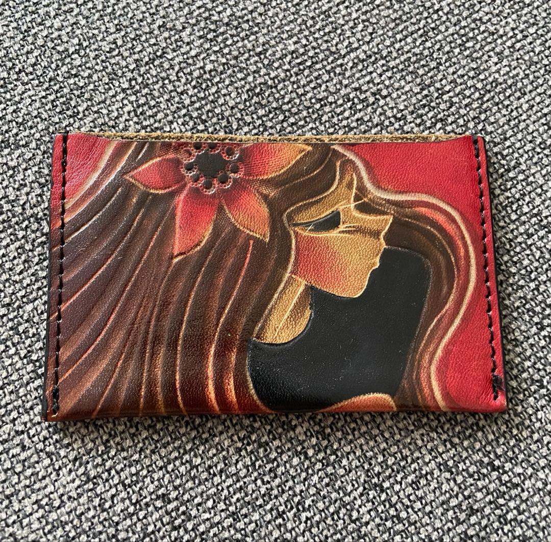 パスケース1枚用 赤茶の革に茶トラ猫の刺繍 03004-62Atelier LeatherN - レザークラフト「ナホの手作りのお店」