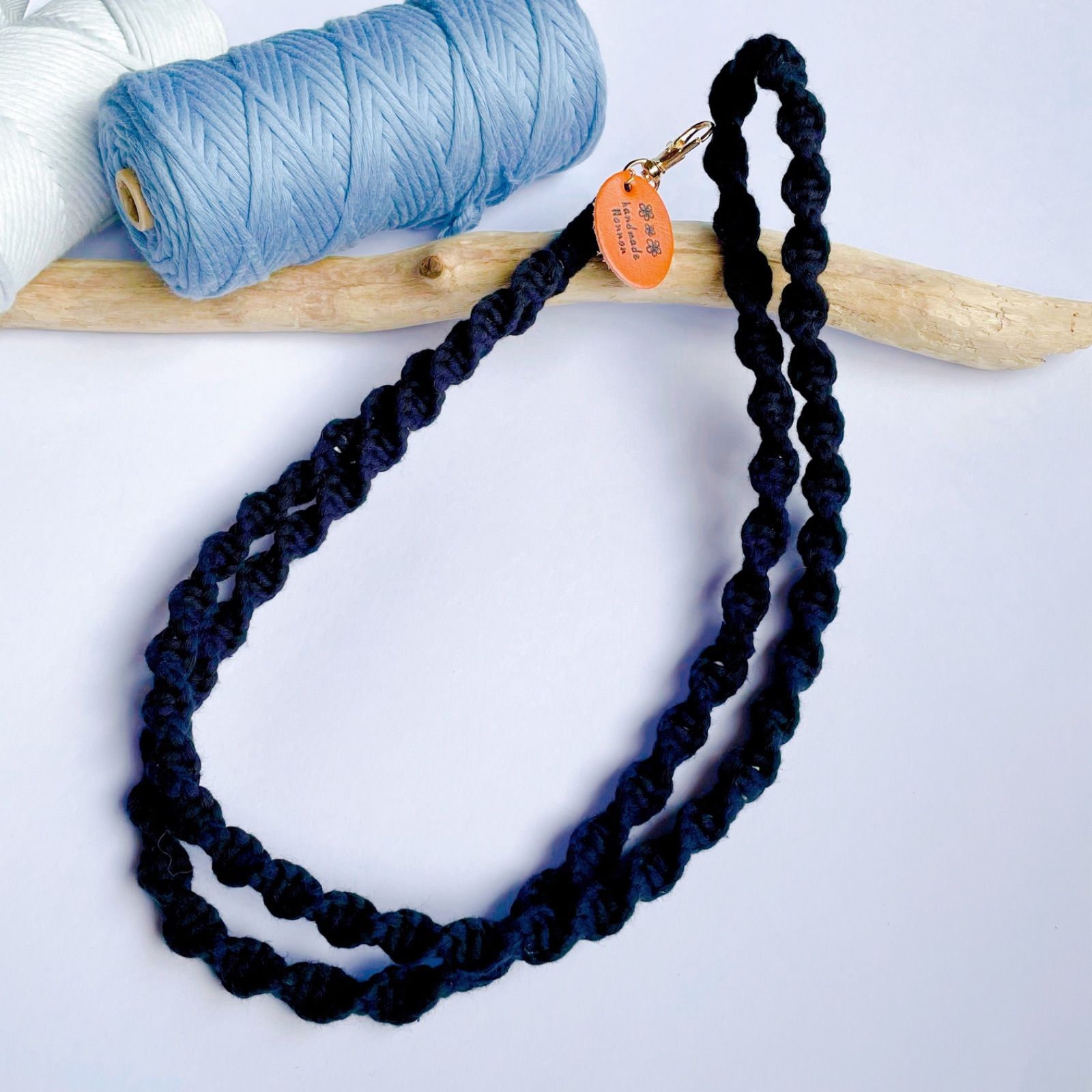 マクラメで作る2色花柄スマホショルダーの作り方