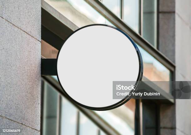 店頭の看板用モックアップRenderforest