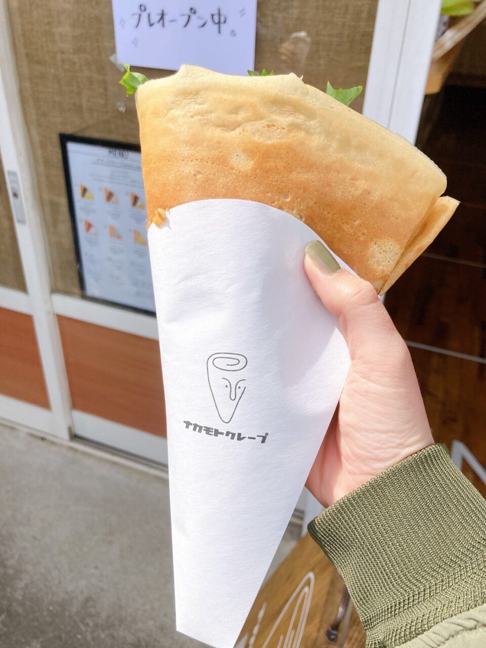 ロゴ制作事例 – キュートで丸みのあるクレープ専門店のロゴデザインASOBOAD