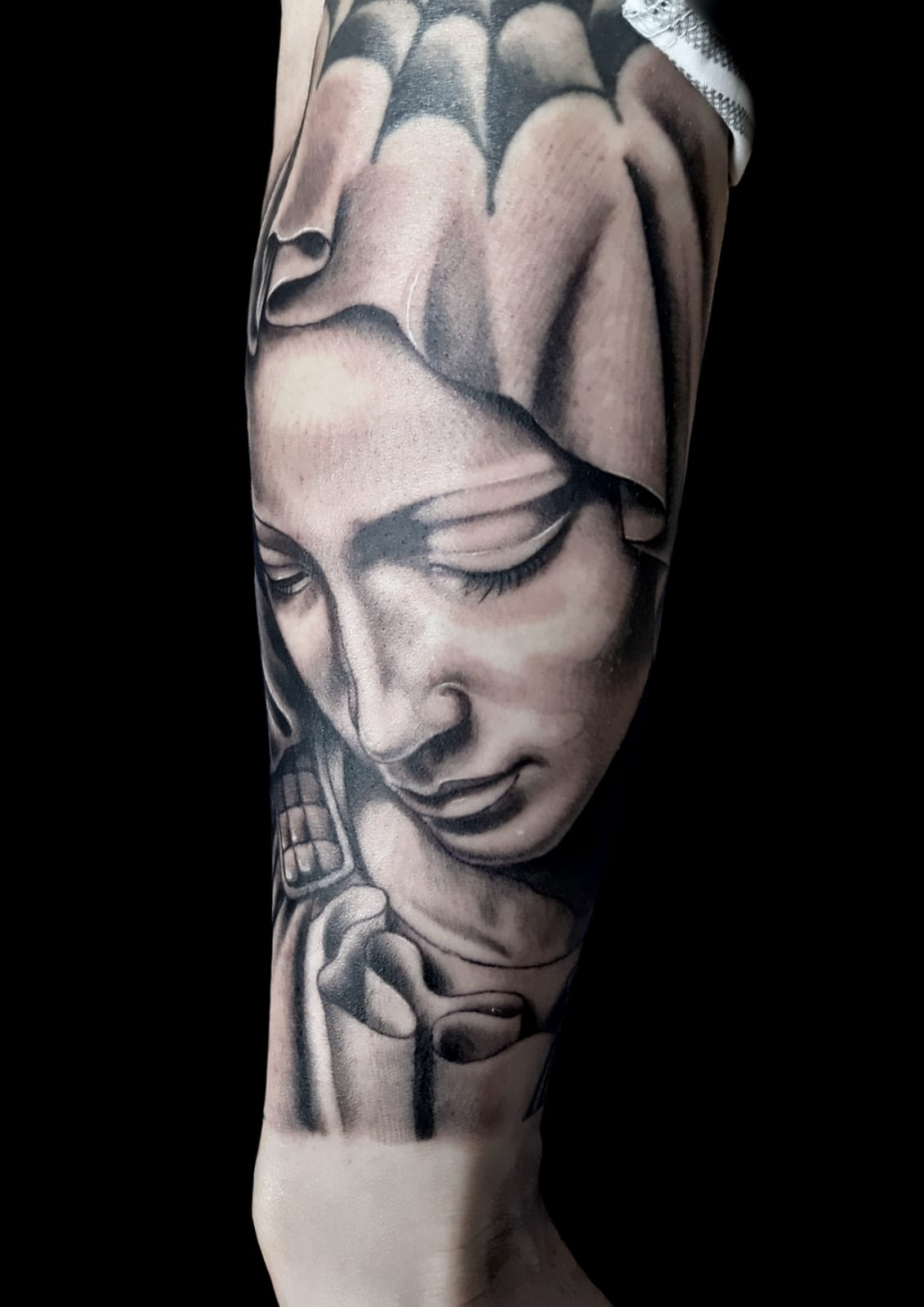 Maruu designのために聖母マリアがモチーフのかっこいいパーカーをデザインしてください。衣料品・アパレル コンペ99designs