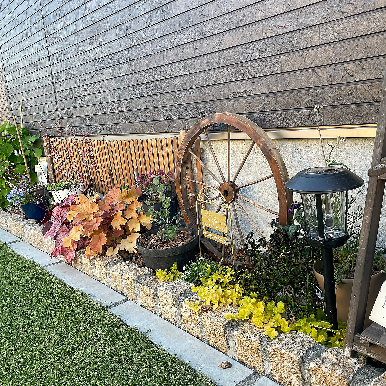 長方形の花壇徹底解説！プロがおしゃれにガーデニングする方法を教えます。春夏秋冬の実例もたっぷり紹介Hello Interior NOTEノート