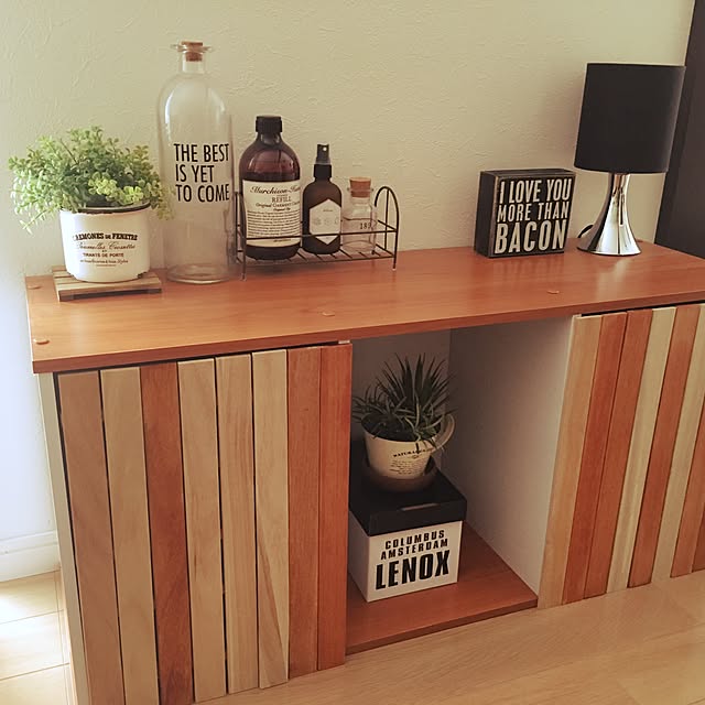 カラーボックスの背板を100均リメイクシートでアレンジ。おしゃれな壁紙も ブログレポート