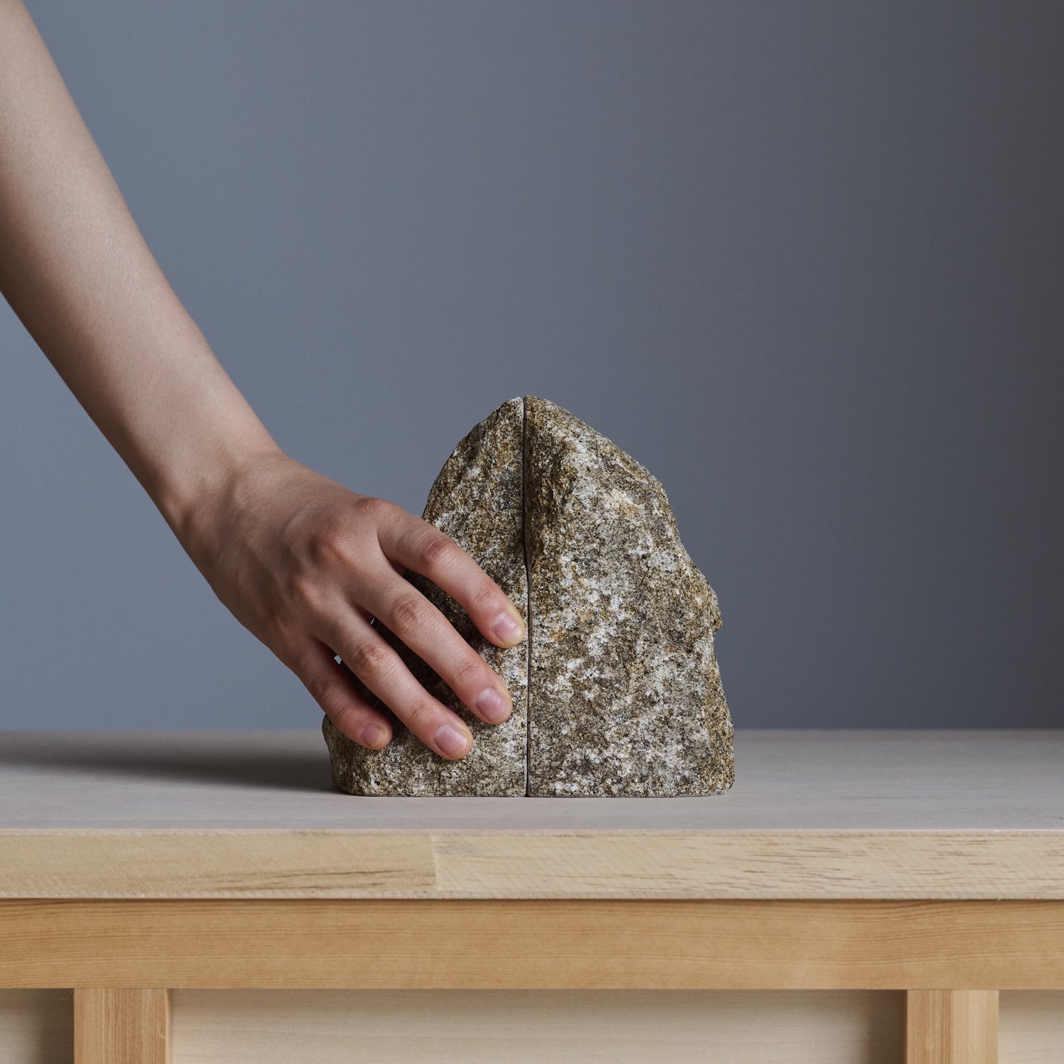 受注生産 職人手作り ブックエンド 本立て 卓上収納 オフィス 無垢材 天然木 木工 木製 福利厚生ギフト 家具 LR2018iichi日々の暮らしを心地よくするハンドメイドやアンティークのマーケットプレイス