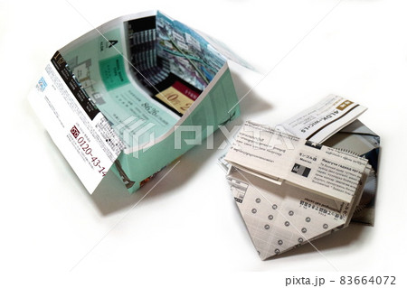 雲飾り夏テーマ背景紙カット背景バナー ポスター チラシ パンフレットやプレゼンテーションの背景に適していますPremiumベクトル素材