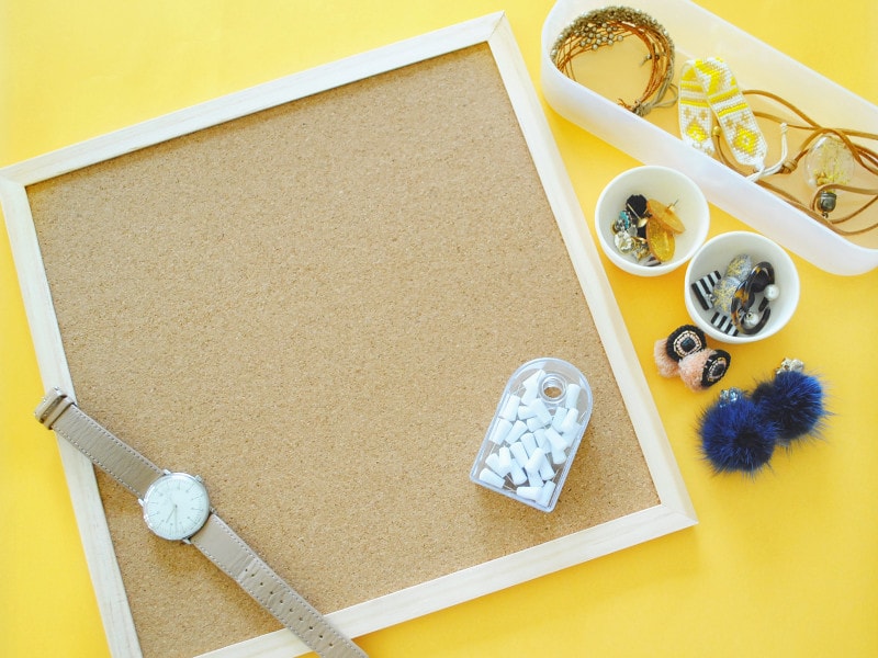 中古品 ディスプレイ☆コルクボードスタンド 100均コルクボードで作る、壁掛けディスプレイケースの作り方