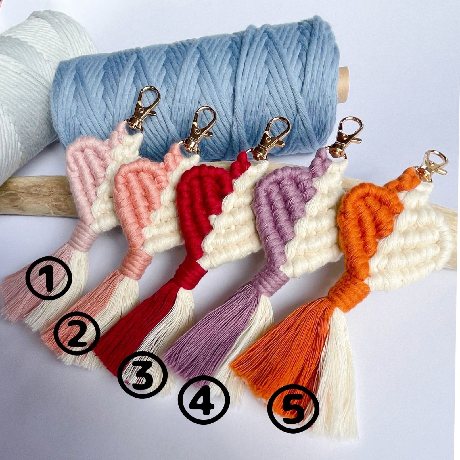 レジンのキーホルダーの簡単な作り方！プレゼントにもオススメです♪PBアカデミ