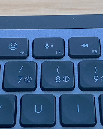 iPhone右上のオレンジ・緑の点が消えない！原因と対処法を解説