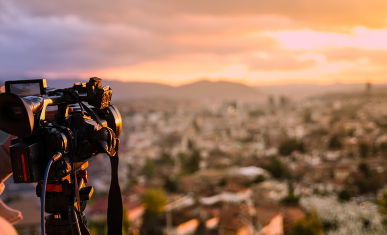 フリー素材白背景の撮影スタジオ風の高画質な画像素材5枚セット