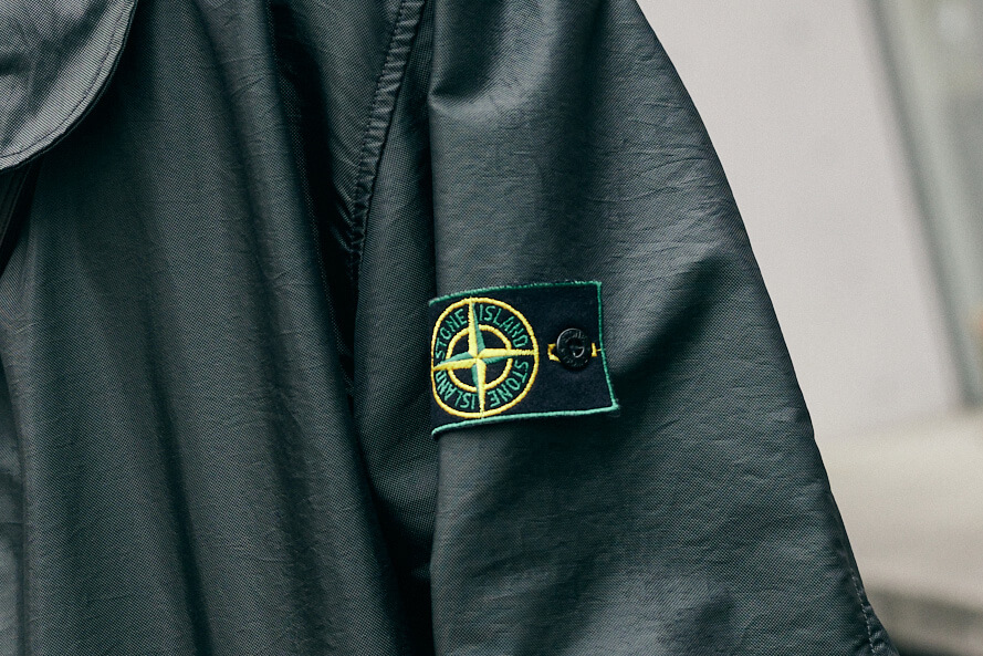 新品 本物 ストーンアイランド STONE ISLAND ブランドロゴを大胆に配したコンパス刺繍ロゴ パイル地 スウェットシャツパーカーフーディーLYahoo!フリマ 旧PayPayフリマ