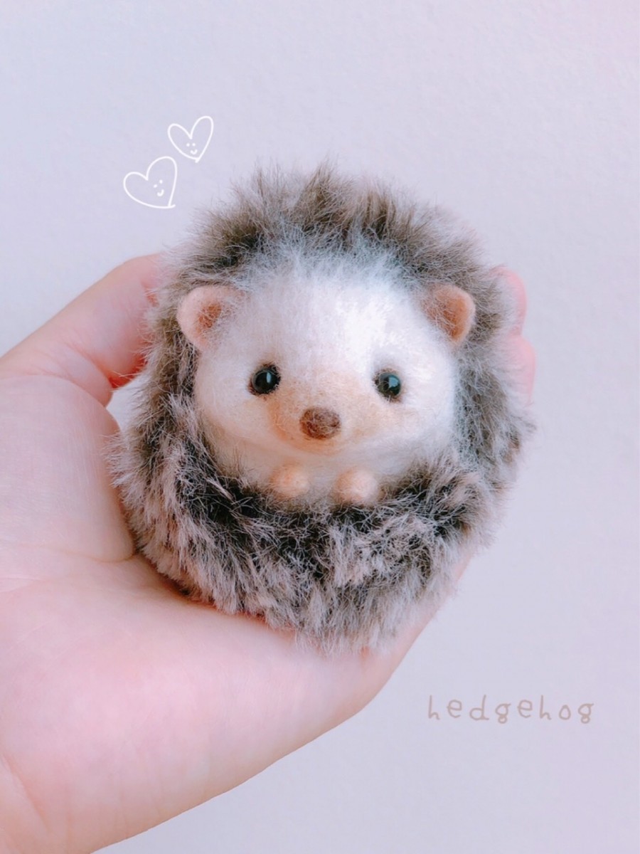 羊毛フェルトのがま口は水フェルトとニードルフェルトの組み合わせ - おひさまフェルト