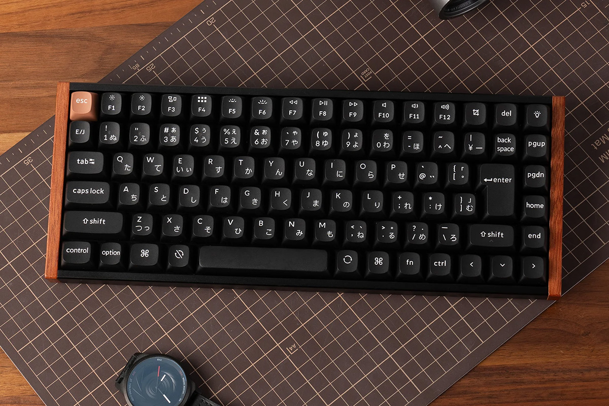 レトロなタイプライター風キーボード＆北欧風木目調小物でおしゃれなデスク周りを演出！ - Attaboy