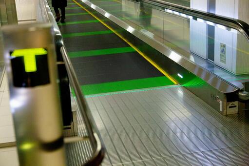 動く歩道があるエスカレーター 写真素材3624145- フォトライブラリ