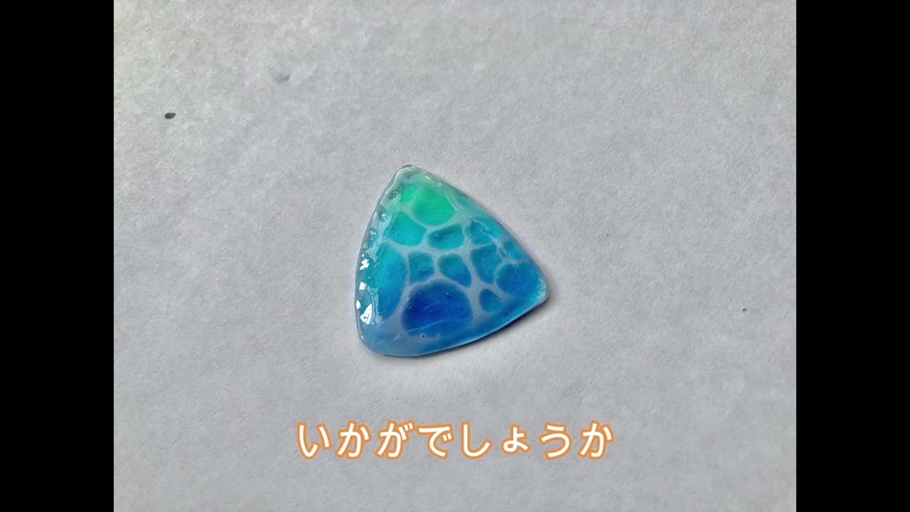 EBISUデザインハメパチ ピック型 50個入 ストラップ付き 32.6×33mm おにぎり型 ギターピック 手作りパーツ 松 ハメパチ ピック型ストラップ 32.6×33mm おにぎり型 ギターピック 手作りパーツ 松葉紐 音楽フェス 日本製 EBISUデザイン