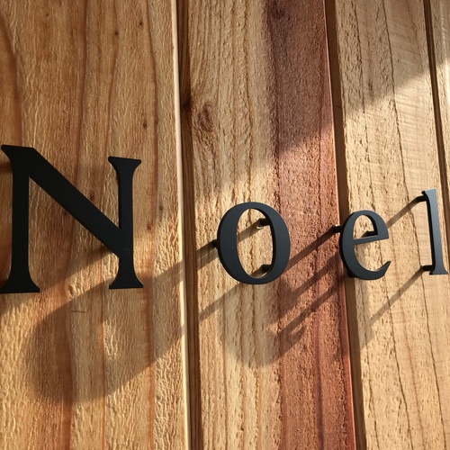 ステンレス切り文字銘板 H70×t5mm6～10文字 仕様 鏡面仕上げ 会社銘板 事務所看板 マンション看板 アパート銘板 屋外 おしゃれエントランス 会社の看板 アパート看板 ステンレス銘板 切り文字看板 ステンレスの看板 KSMR-70-L