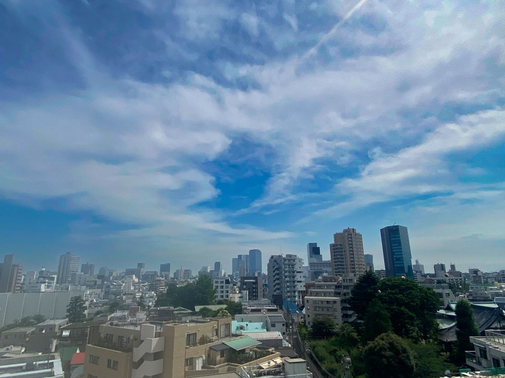 Photoshopでくもり空を青くしよう！～空の置き換え機能を使わない方法も紹介します～ : ビジネスとIT活用に役立つ情報 株式会社アーティス