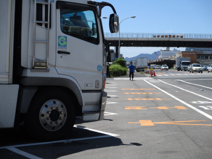 横浜市クイーンズスクエア横浜で行われた夢を運ぶトラックデザインコンテスト作品展でお会いしてきましえすぽわーる