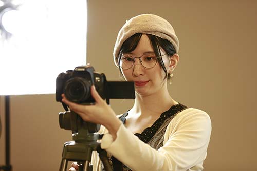 CパンアームIIは映像制作に求められるあらゆるカメラワークを実現します。ブームアップ・ダウン、スライドという直線的な動きだけではなく、ブーム＋ティルト、スライド＋パンなどの曲線的なカメラ操作も可能です。,CパンアームII,ナインドットソリューションズ