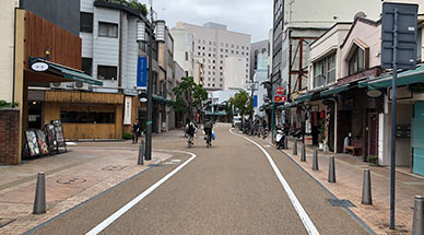 日よけの活用で“歩きたくなる街”を実現！ウォーカブルなまちづくりの事例と、成功に導くポイントを徹底解説オーニング・パラソルのある風景オーニングのタカノ株式会社 エクステリア部門