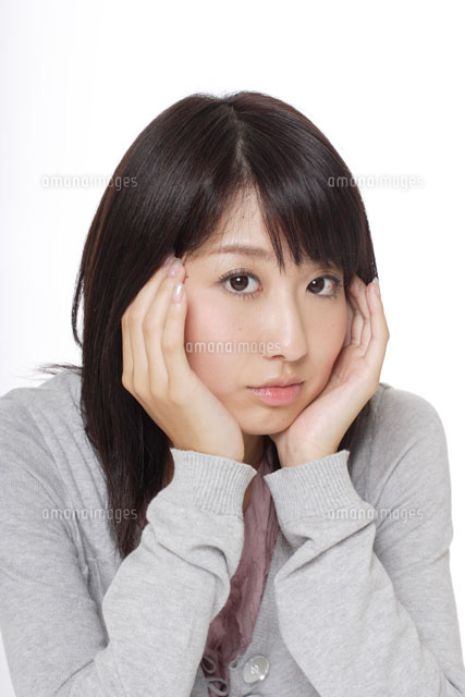 手に顎を乗せるの写真素材写真素材なら「写真AC」無料 フリー ダウンロードOK