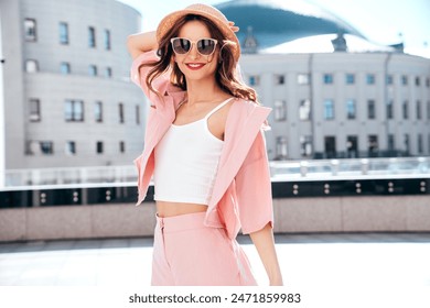 爆笑する外国人女性 - No: 1575596写真素材なら「写真AC」無料 フリー ダウンロードOK